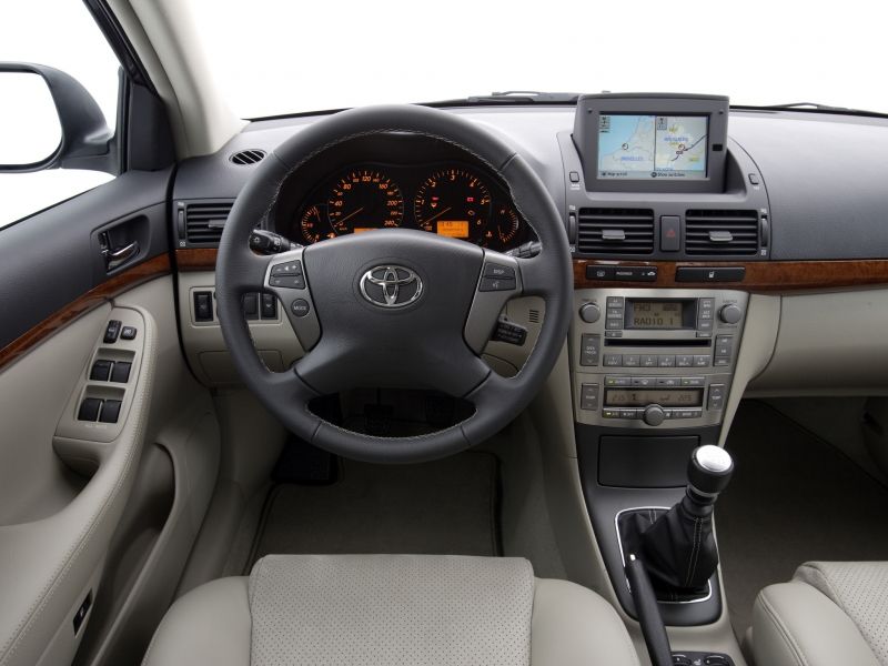 Toyota Avensis Opinie