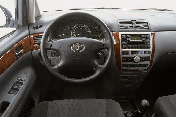 Toyota Avensis Verso 2.0