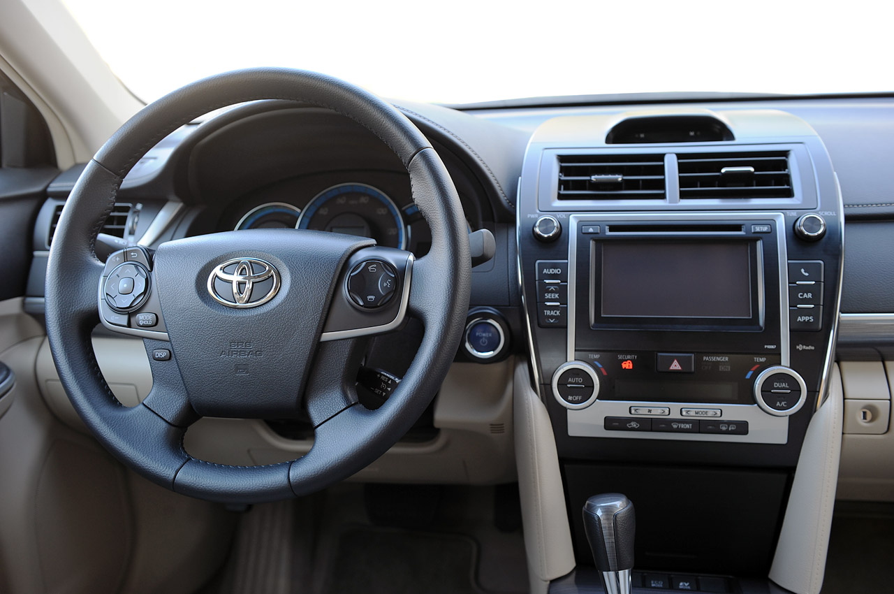 Toyota Camry Hybrid 2013