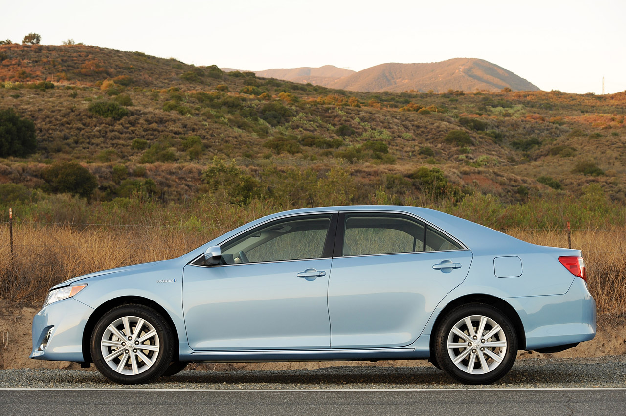 Toyota Camry Hybrid 2013