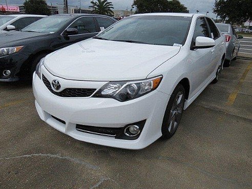 Toyota Camry White 2014