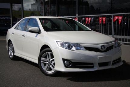Toyota Camry White 2014
