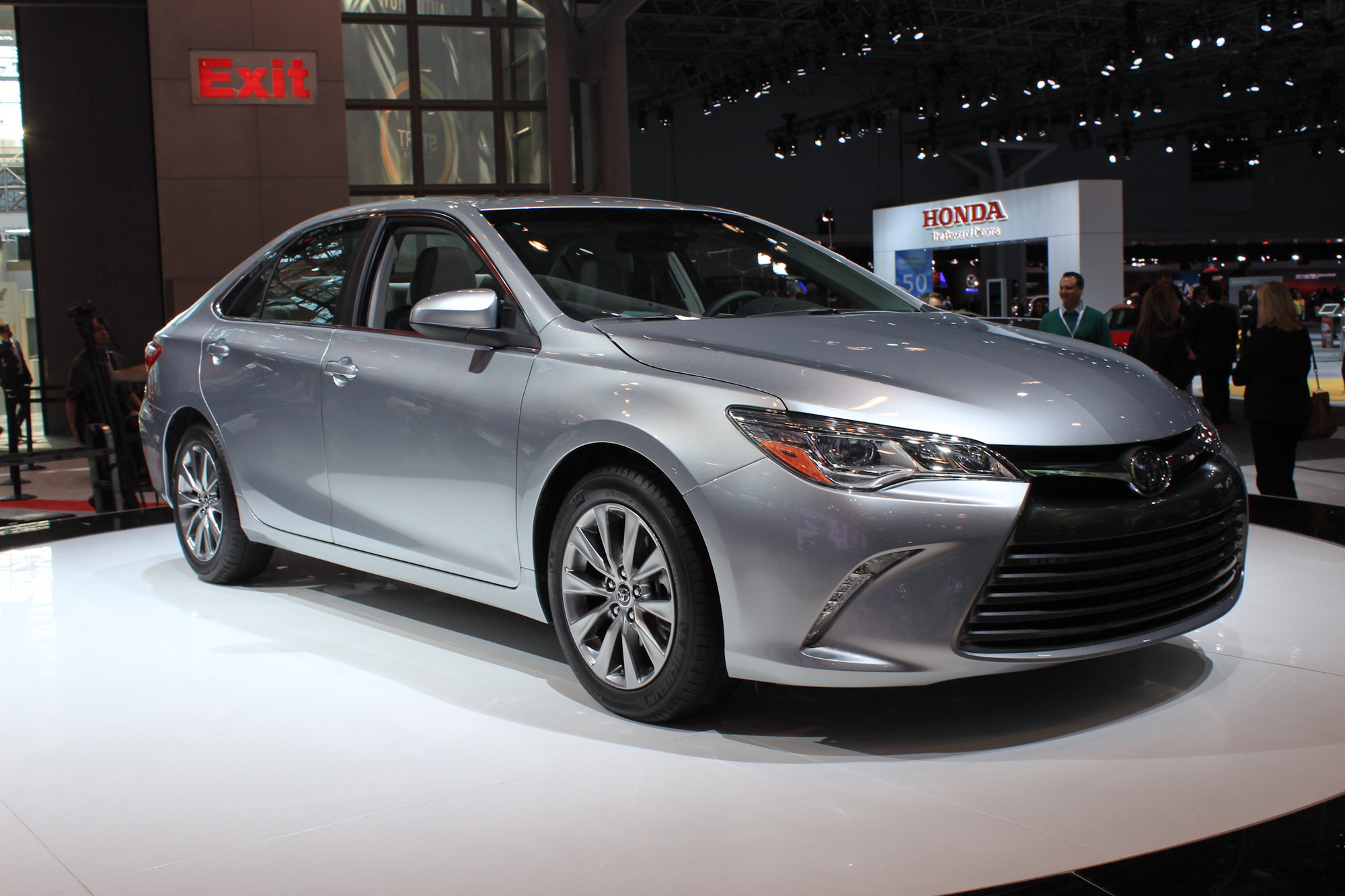 Toyota Corolla Hybrid 2015