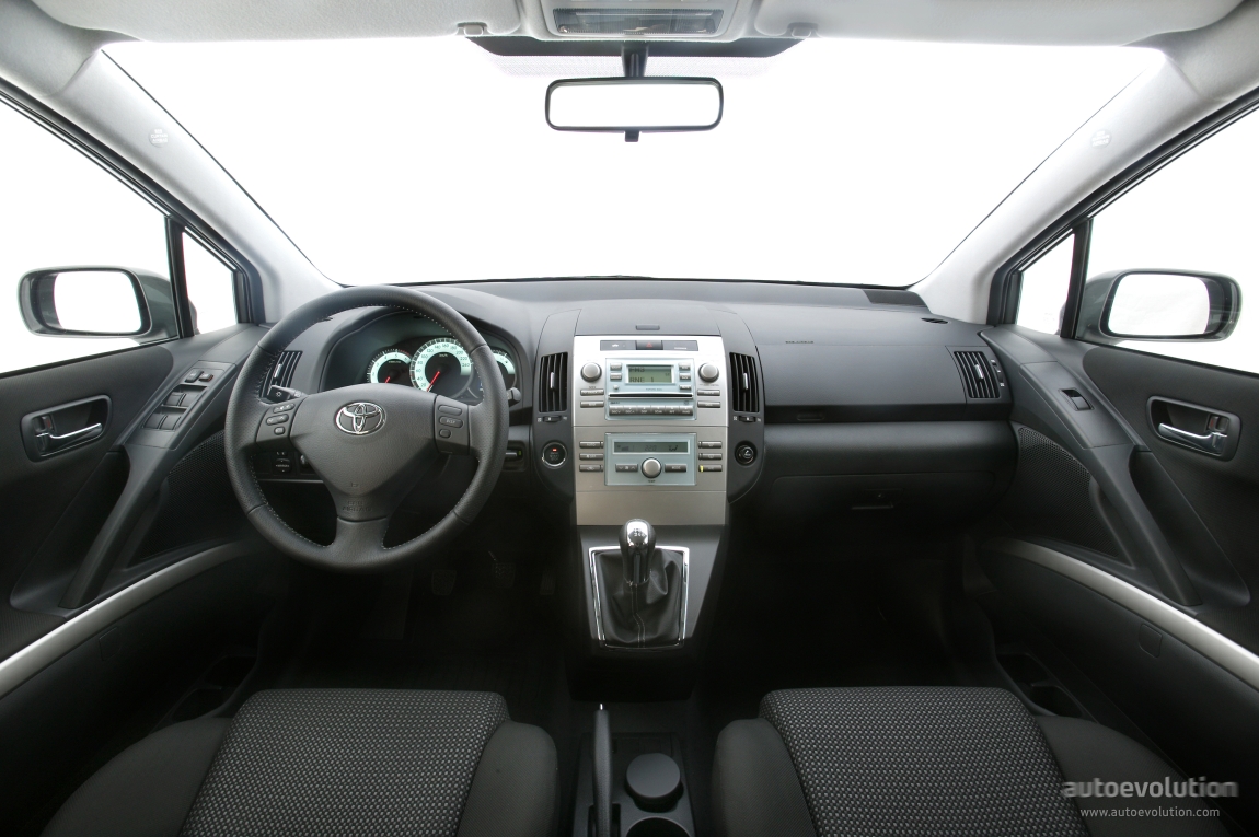 Toyota Corolla Verso 2005