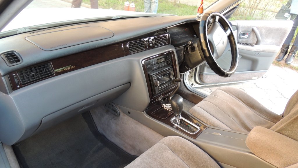 Toyota Crown 2.5