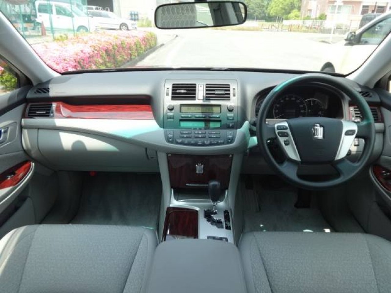 Toyota Crown 2010