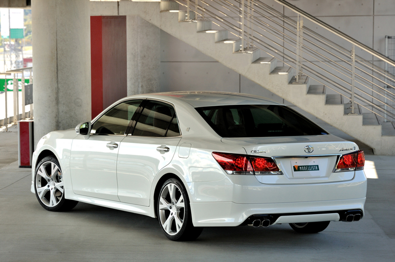 Toyota Crown 2013