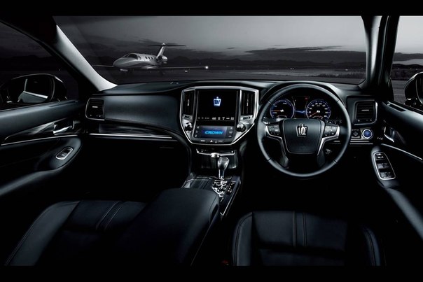 Toyota Crown 2013