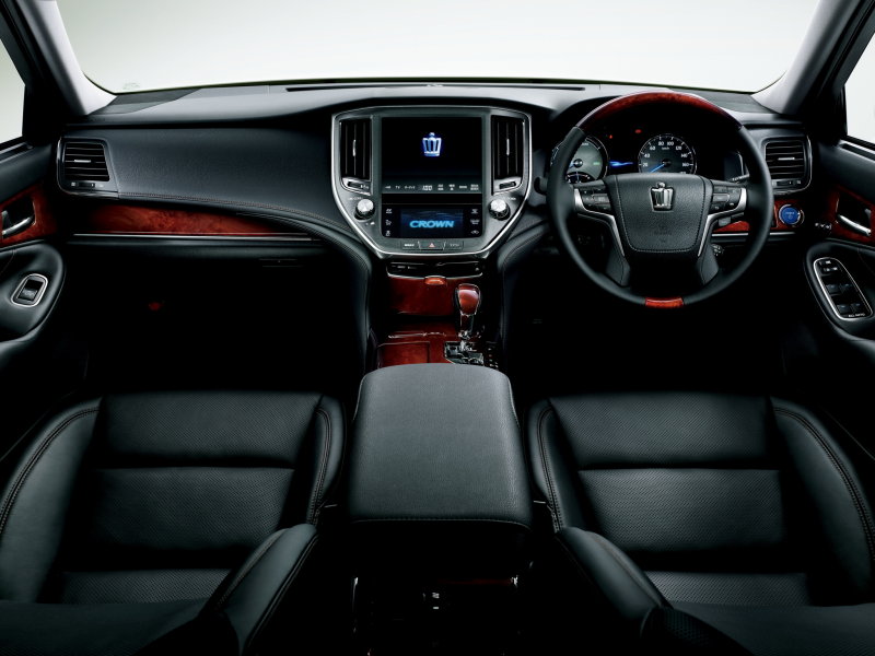 Toyota Crown 2014