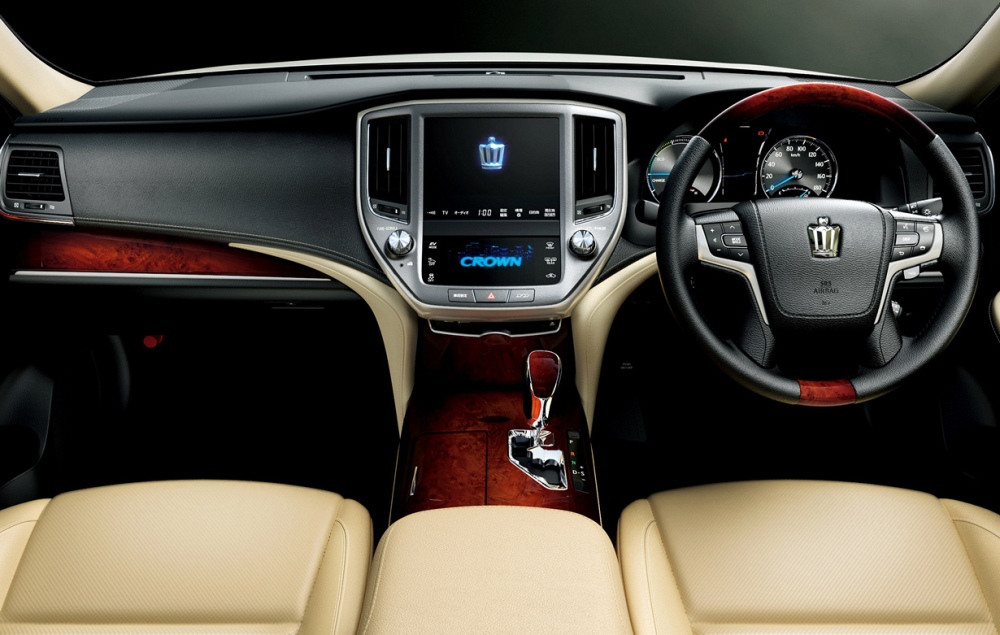 Toyota Crown 2016