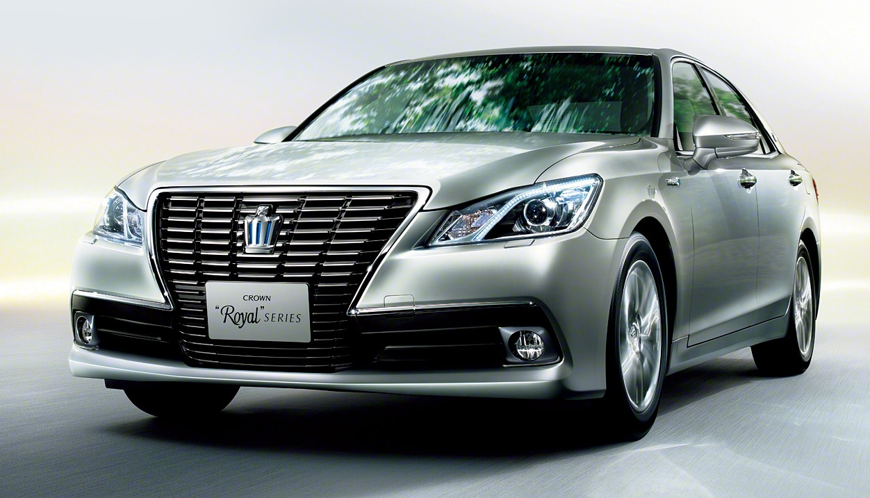 Toyota Crown Hybrid 2014