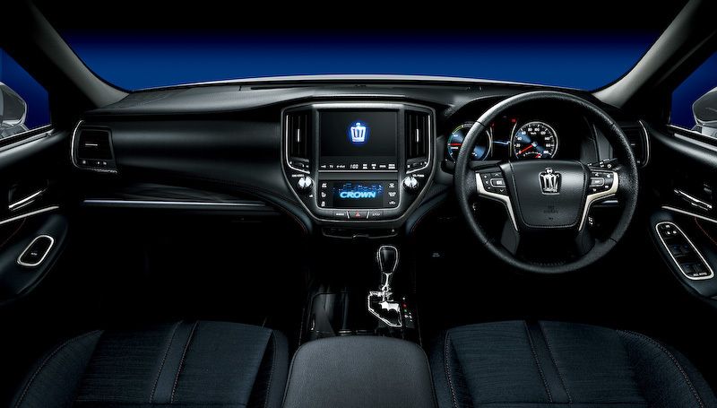 Toyota Crown Hybrid 2014