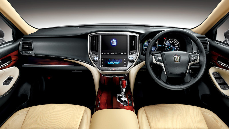 Toyota Crown Hybrid 2014