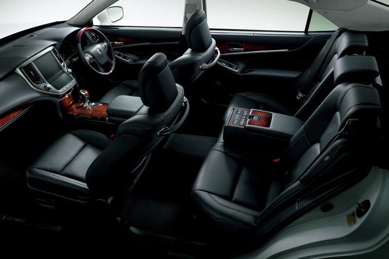 Toyota Crown Majesta 2013