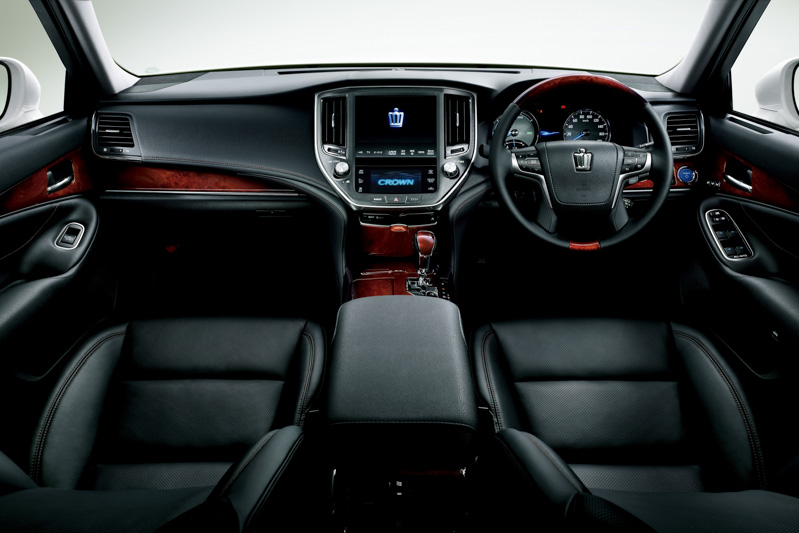 Toyota Crown Majesta 2014