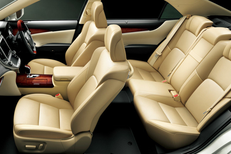 Toyota Crown Majesta 2014