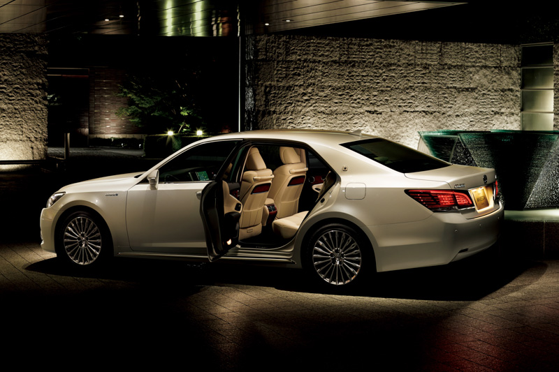 Toyota Crown Majesta 2014