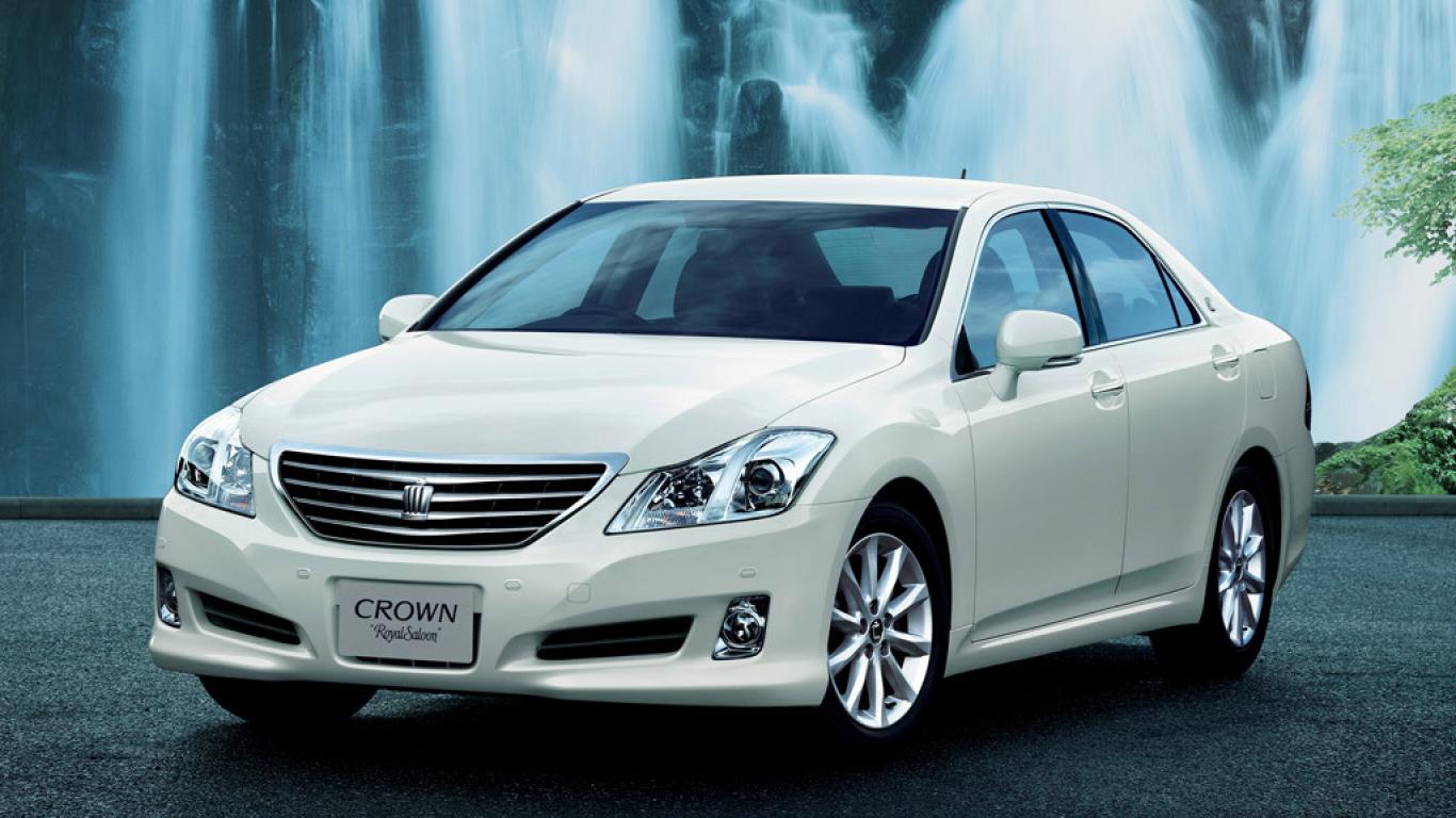 Toyota Crown Royal Saloon 2013