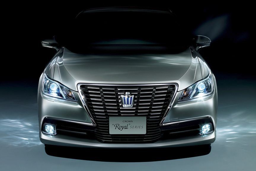 Toyota Crown Royal Saloon 2013