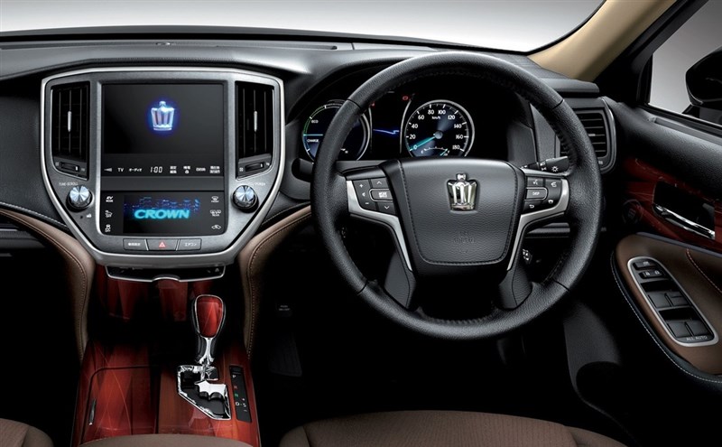 Toyota Crown Royal Saloon 2013