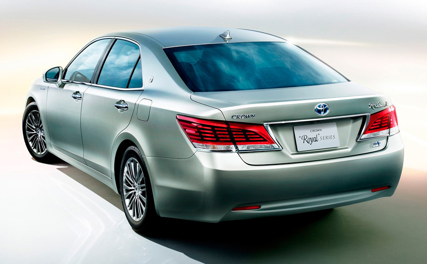Toyota Crown Royal Saloon 2013