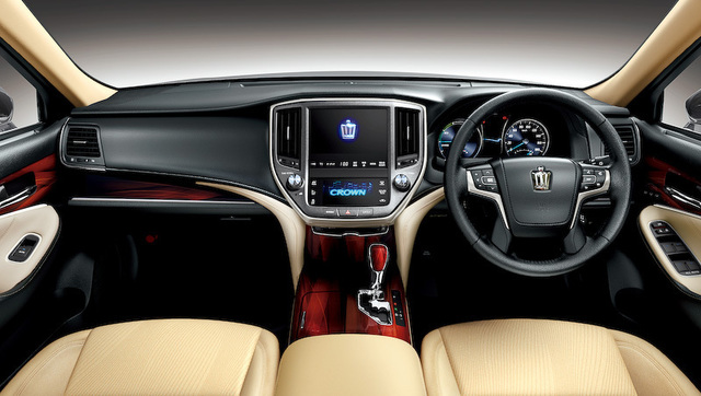 Toyota Crown Royal Saloon 2014