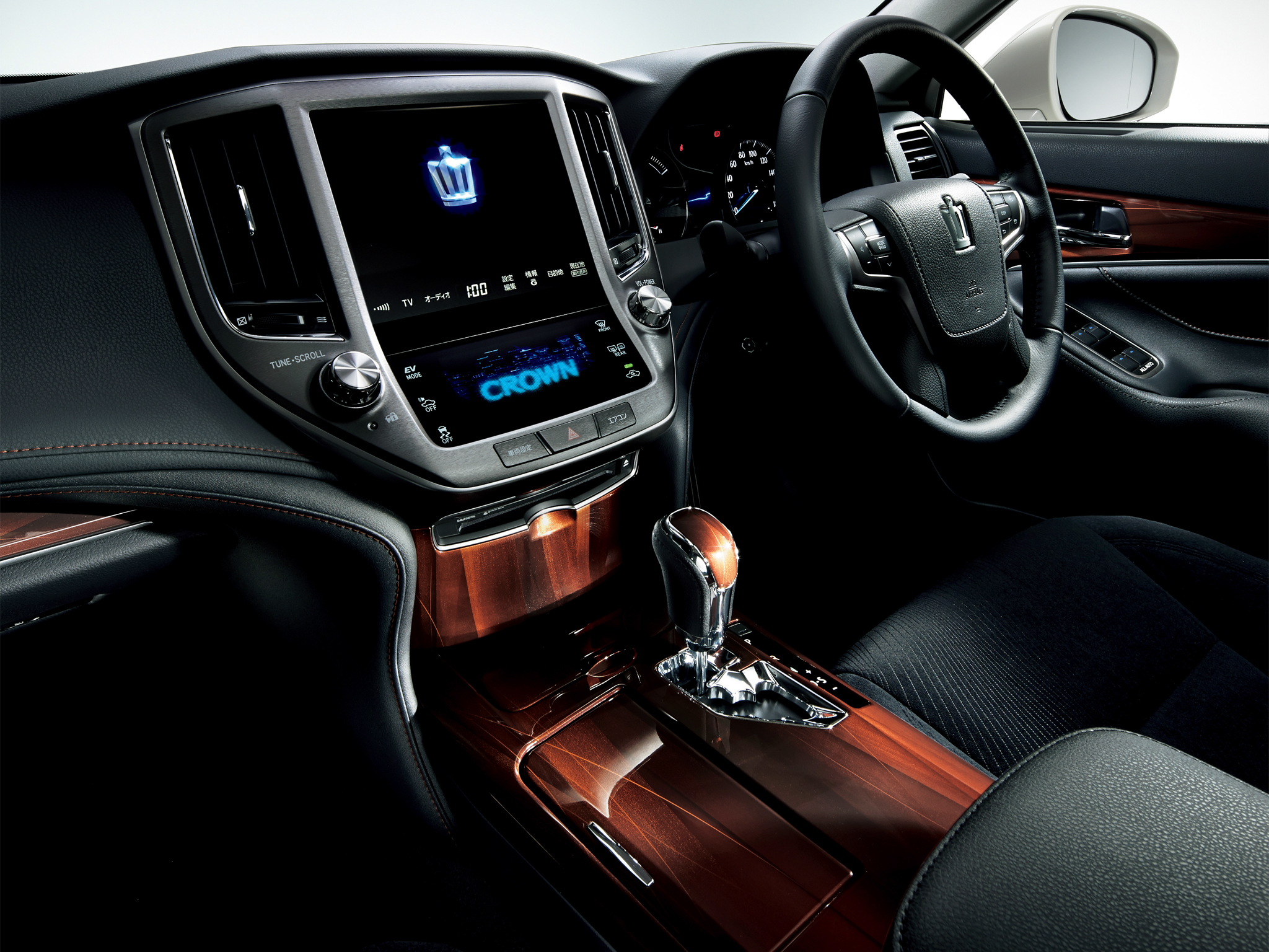 Toyota Crown Royal Saloon 2014