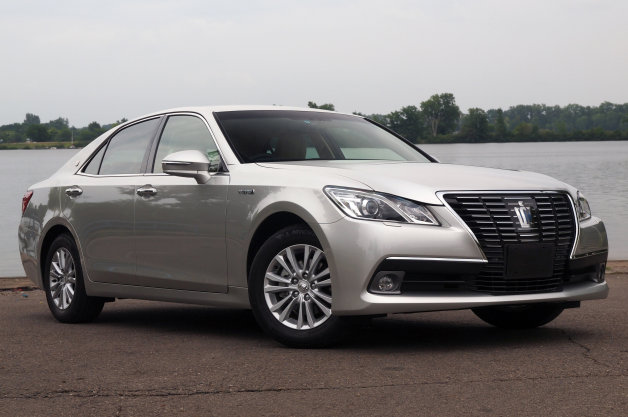 Toyota Crown Royal Saloon 2014