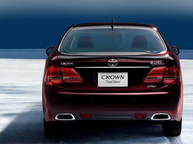 Toyota Crown Royal Saloon 2015