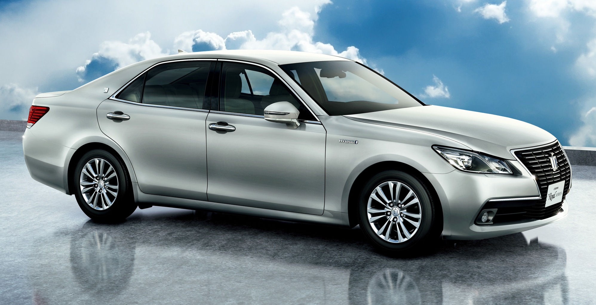 Toyota Crown Royal Saloon 2015