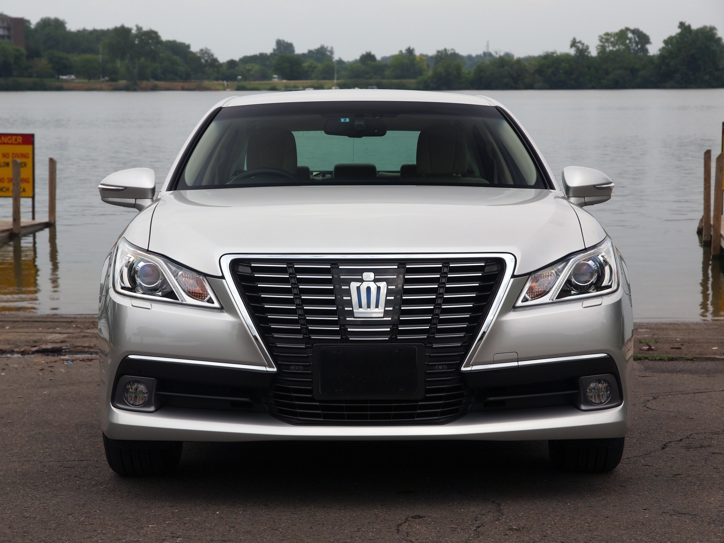 Toyota Crown Royal Saloon