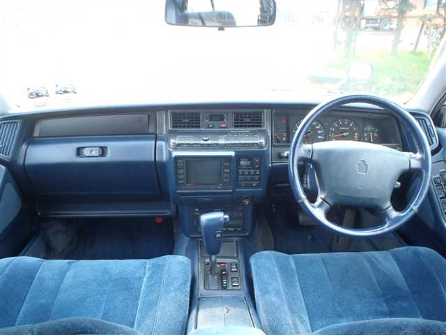 Toyota Crown V8