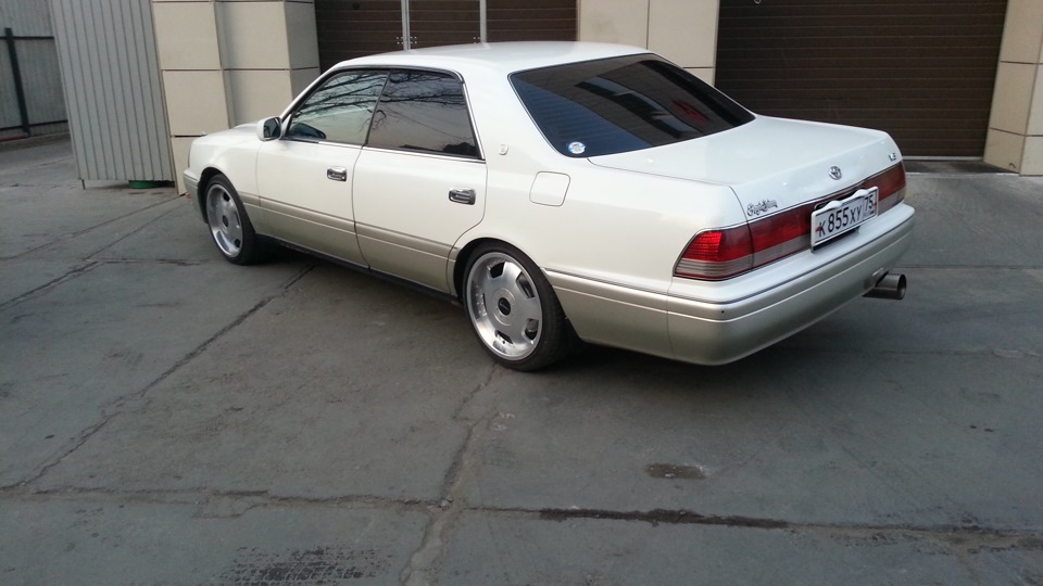 Toyota Crown V8