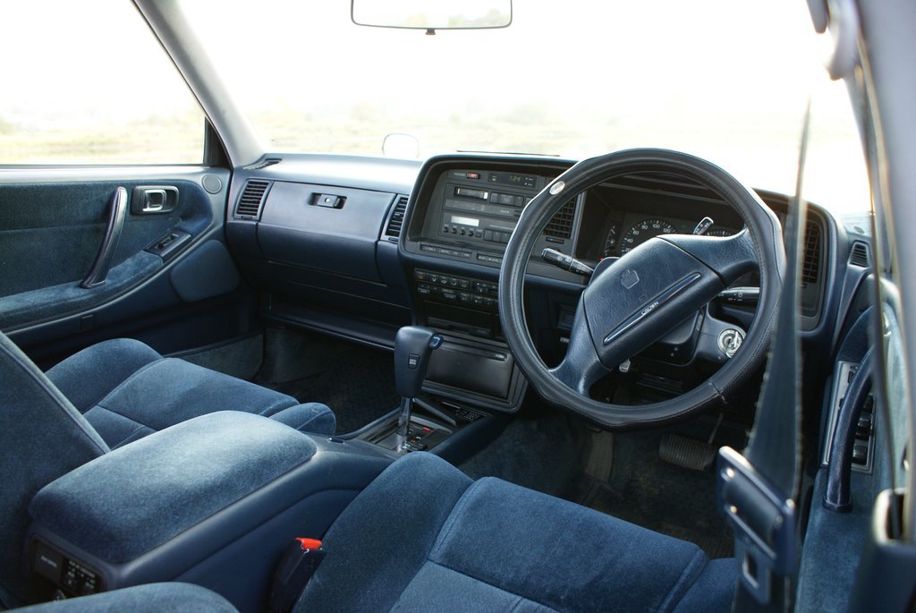 Toyota Crown V8