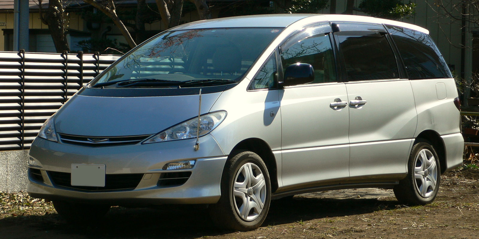 Toyota Estima 2003