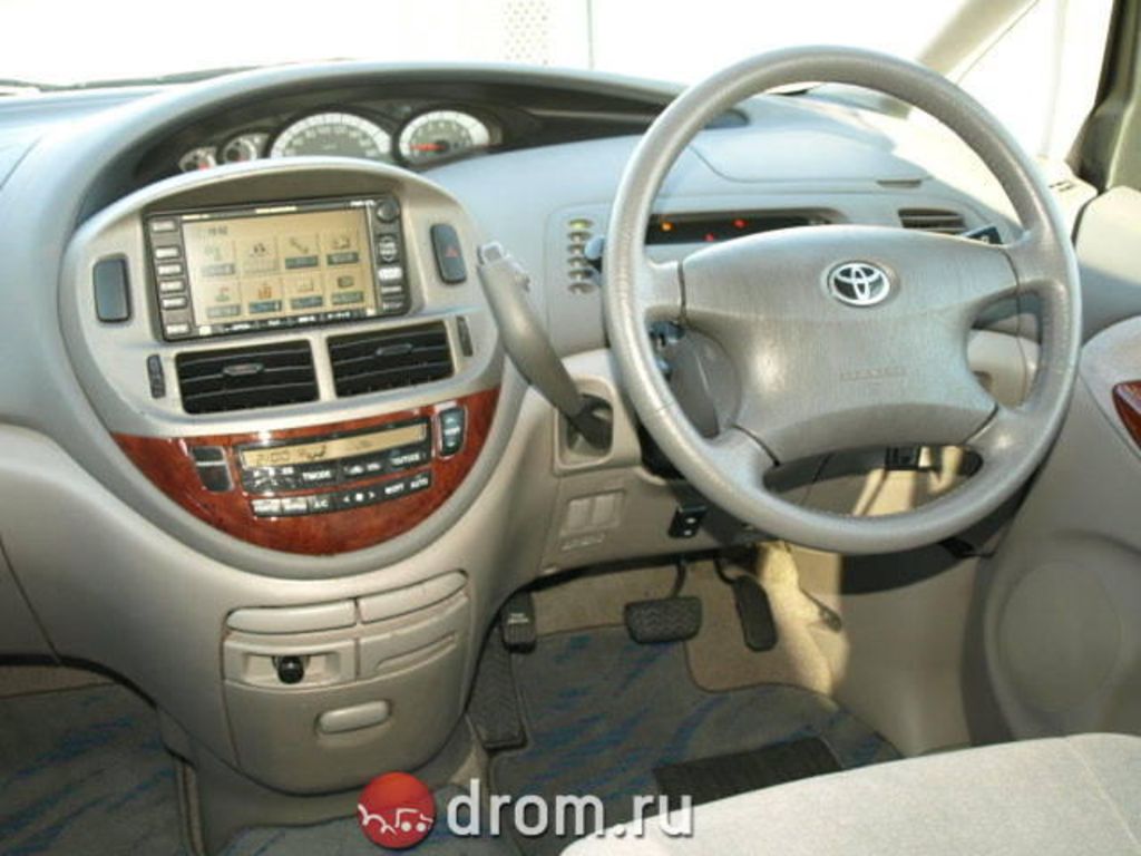Toyota Estima 2004