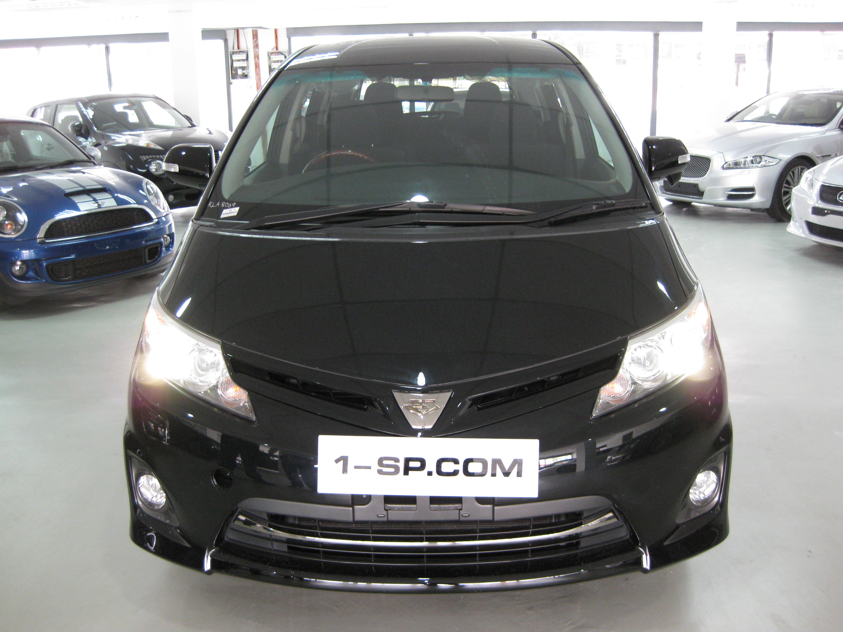 Toyota Estima 2013
