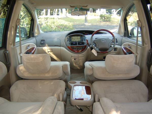 Toyota Estima 2013