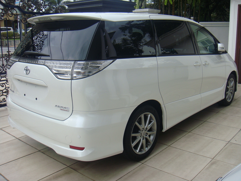 Toyota Estima 2013