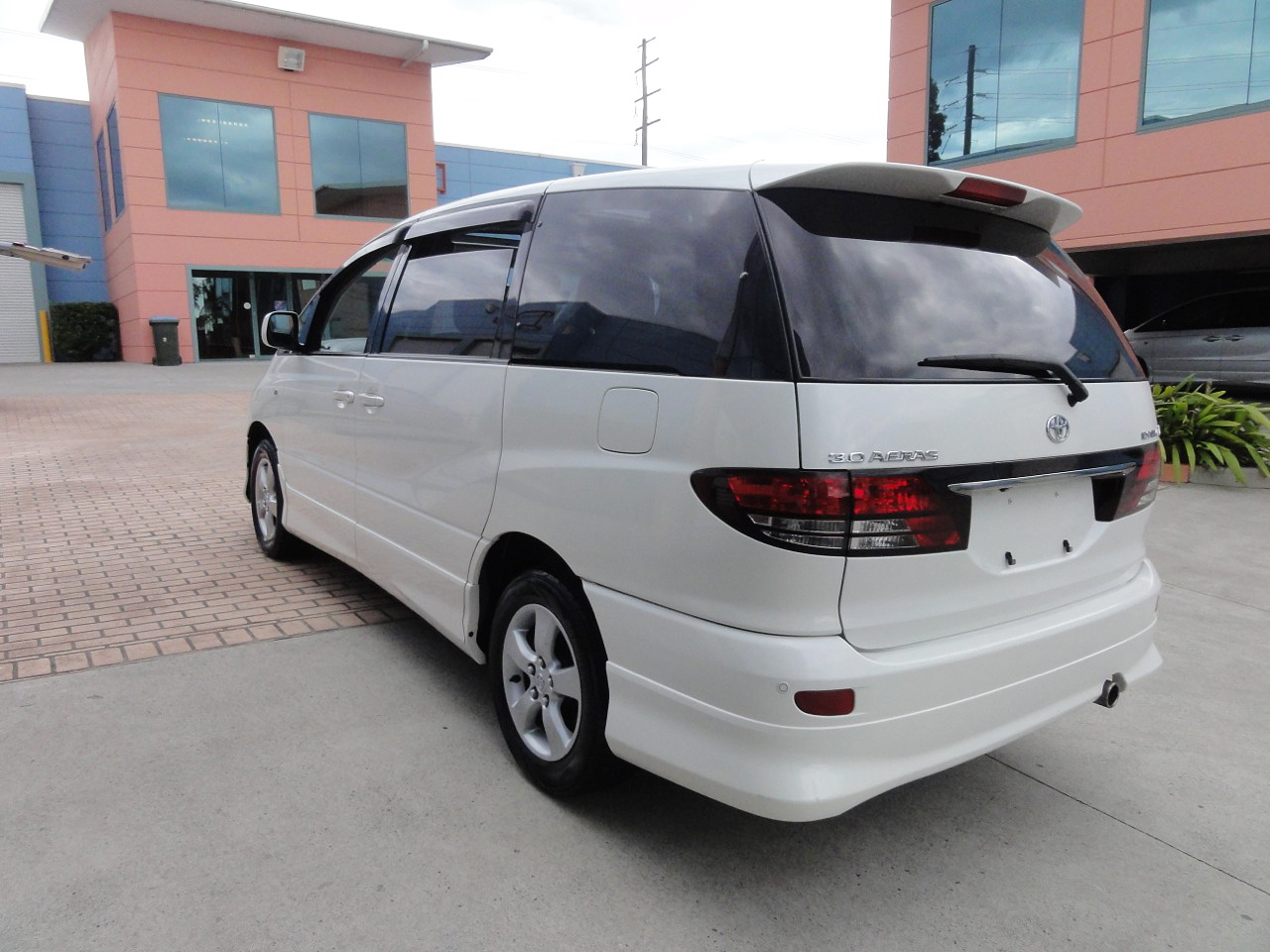 Toyota Estima 2013