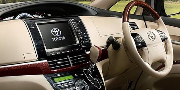 Toyota Estima 2015