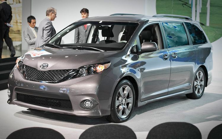 Toyota Estima 2016