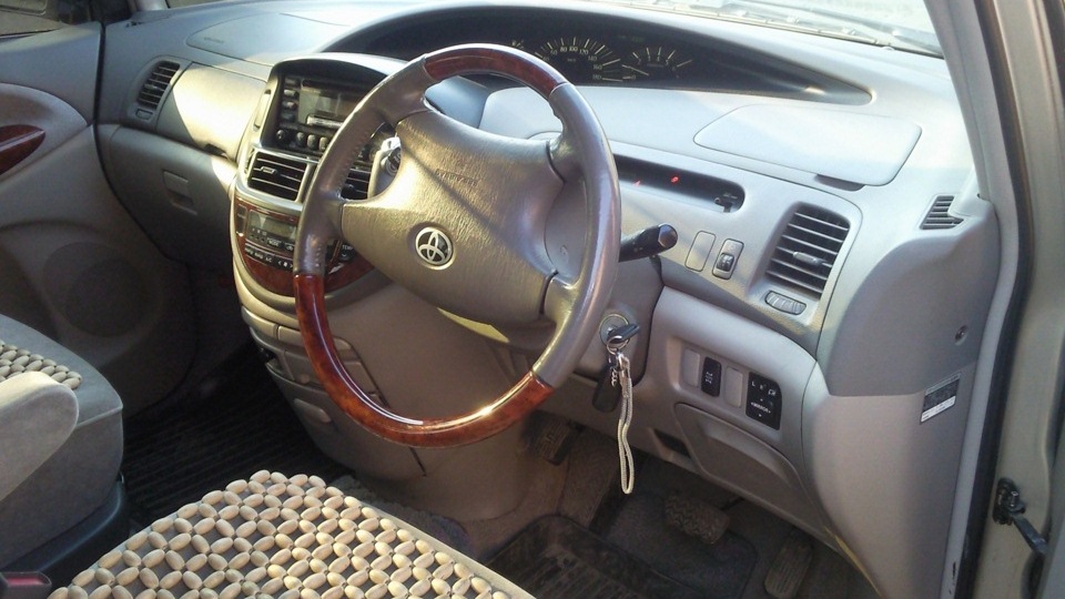 Toyota Estima 4wd
