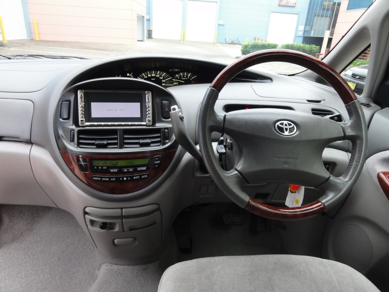 Toyota Estima L