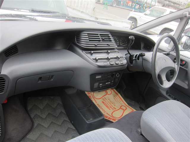 Toyota Estima Lucida