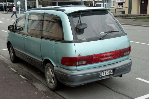 Toyota Estima Lucida