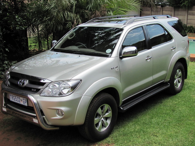 Toyota Fortuner 4.0