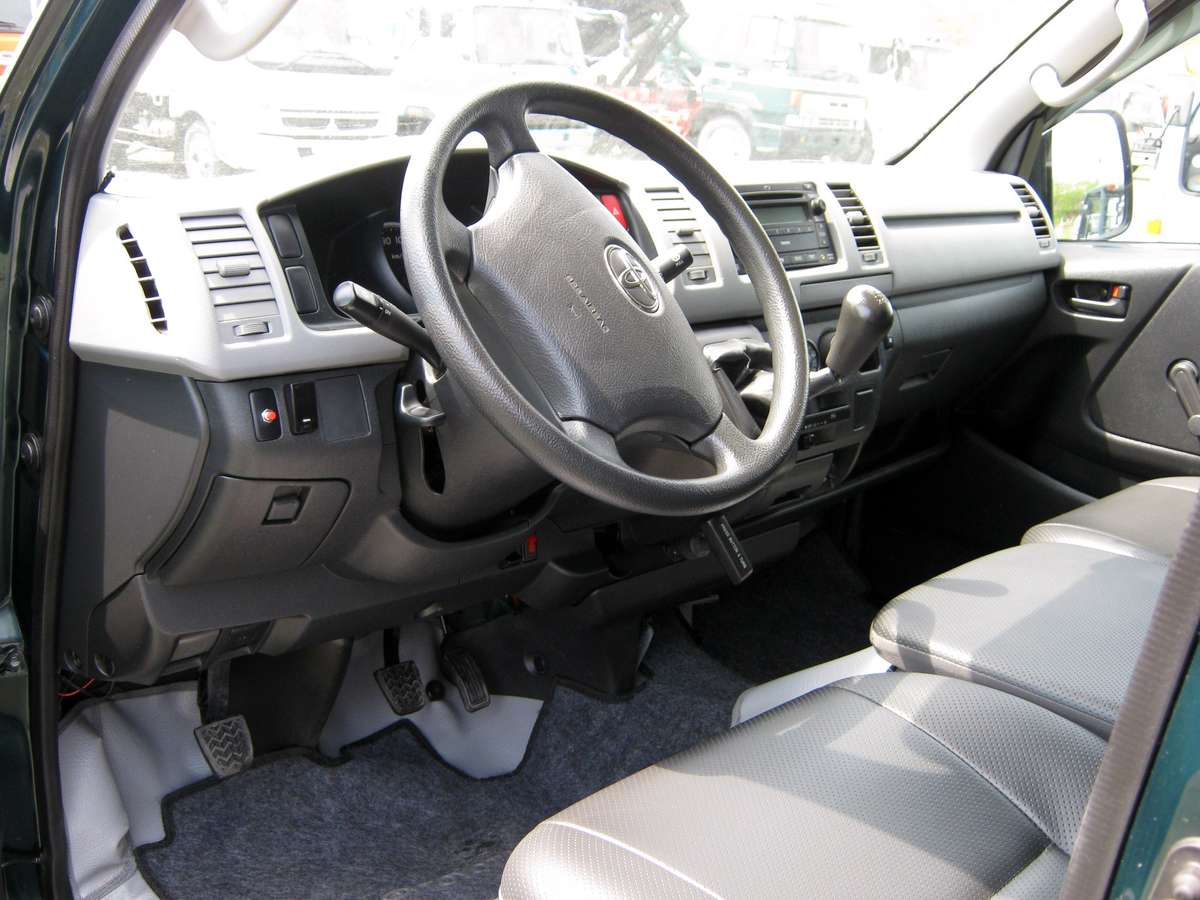 Toyota Hiace 2010