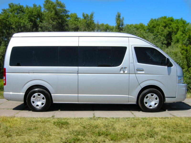 Toyota Hiace Minibus