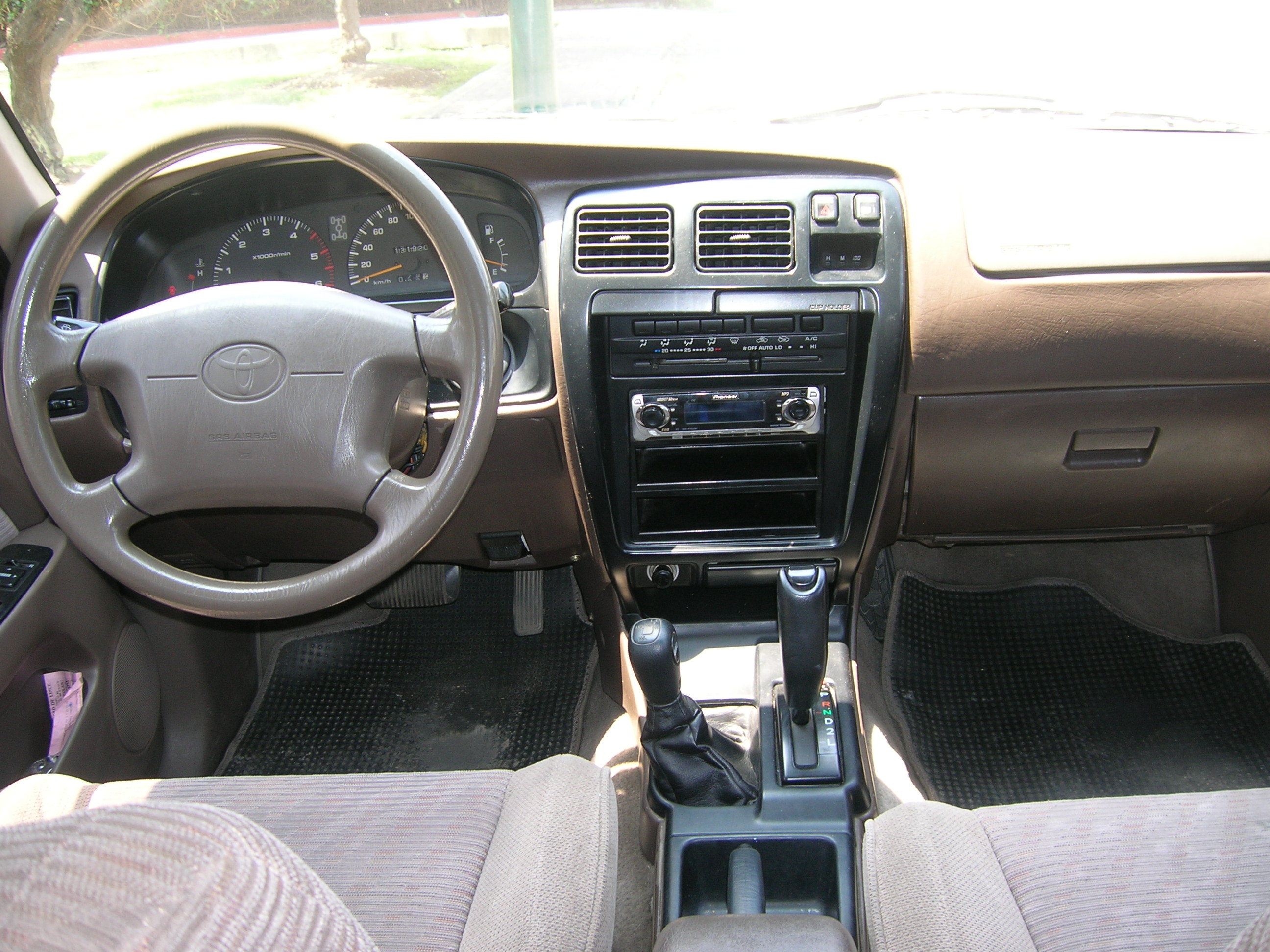 Toyota Hilux 1998 Model